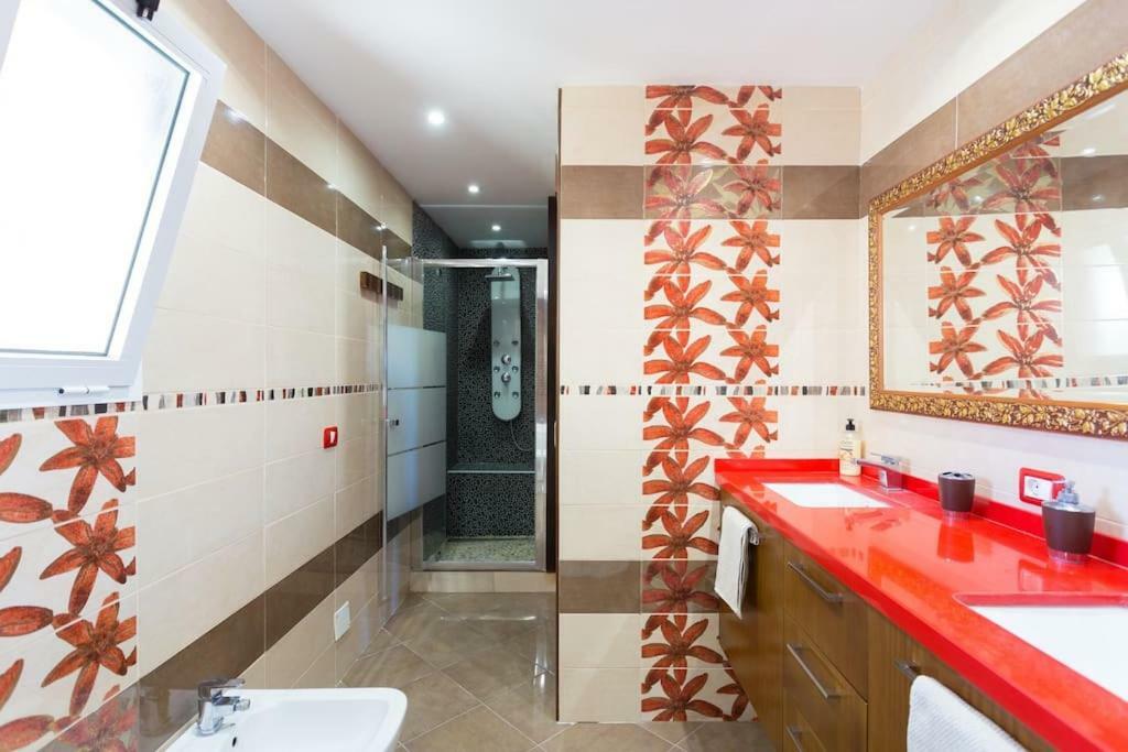 Villa Blanca Tenerife - Private Rooms - Terrace And Bbq, 5 Minutes From The Beach And Airport San Isidro  Extérieur photo